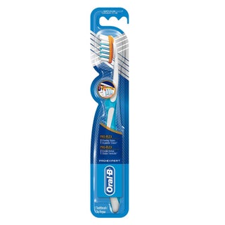 Oral-B Pro-Expert Pro-Flex Soft Toothbrush, Pack of 1's