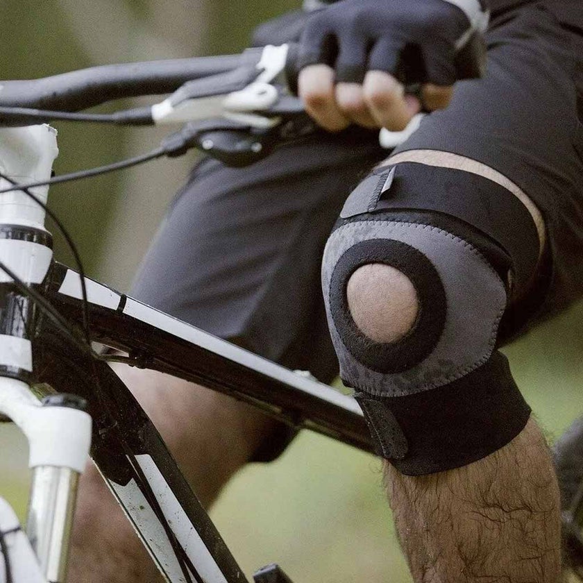 Futuro Sport Knee Performance Support For Left/Right Knee, Medium, Black Color, Pack of 1’s