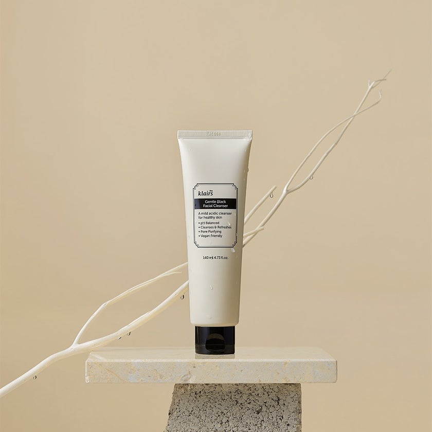 Dear Klairs Gentle Black Foaming Facial Cleanser 140ml